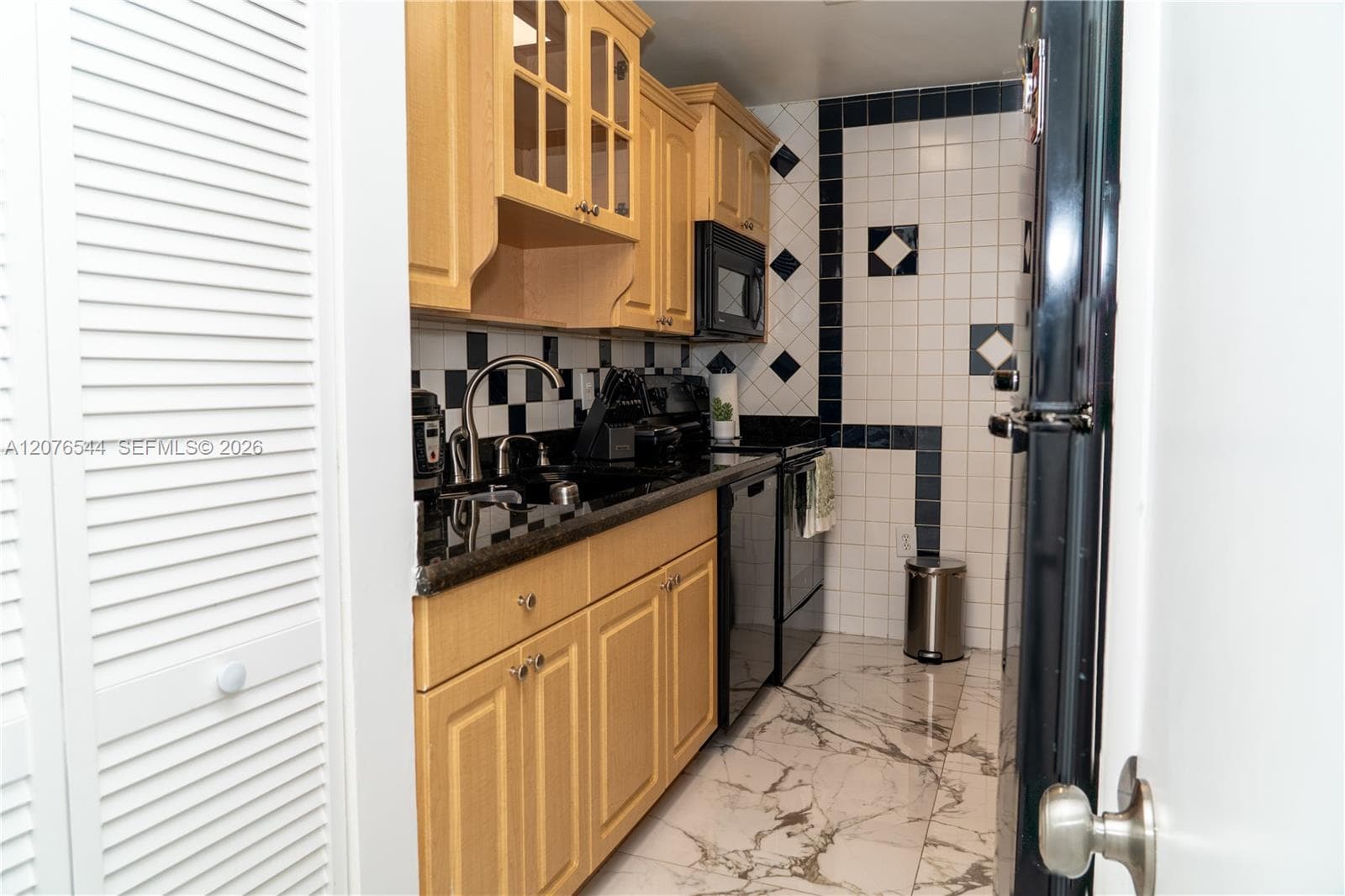 SANDALWOOD CONDO APTS · #405 in Miami - Photo 7