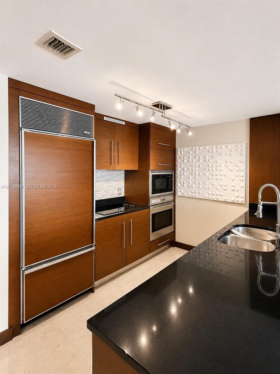 Icon Brickell I · #5605 in Miami - Photo 6