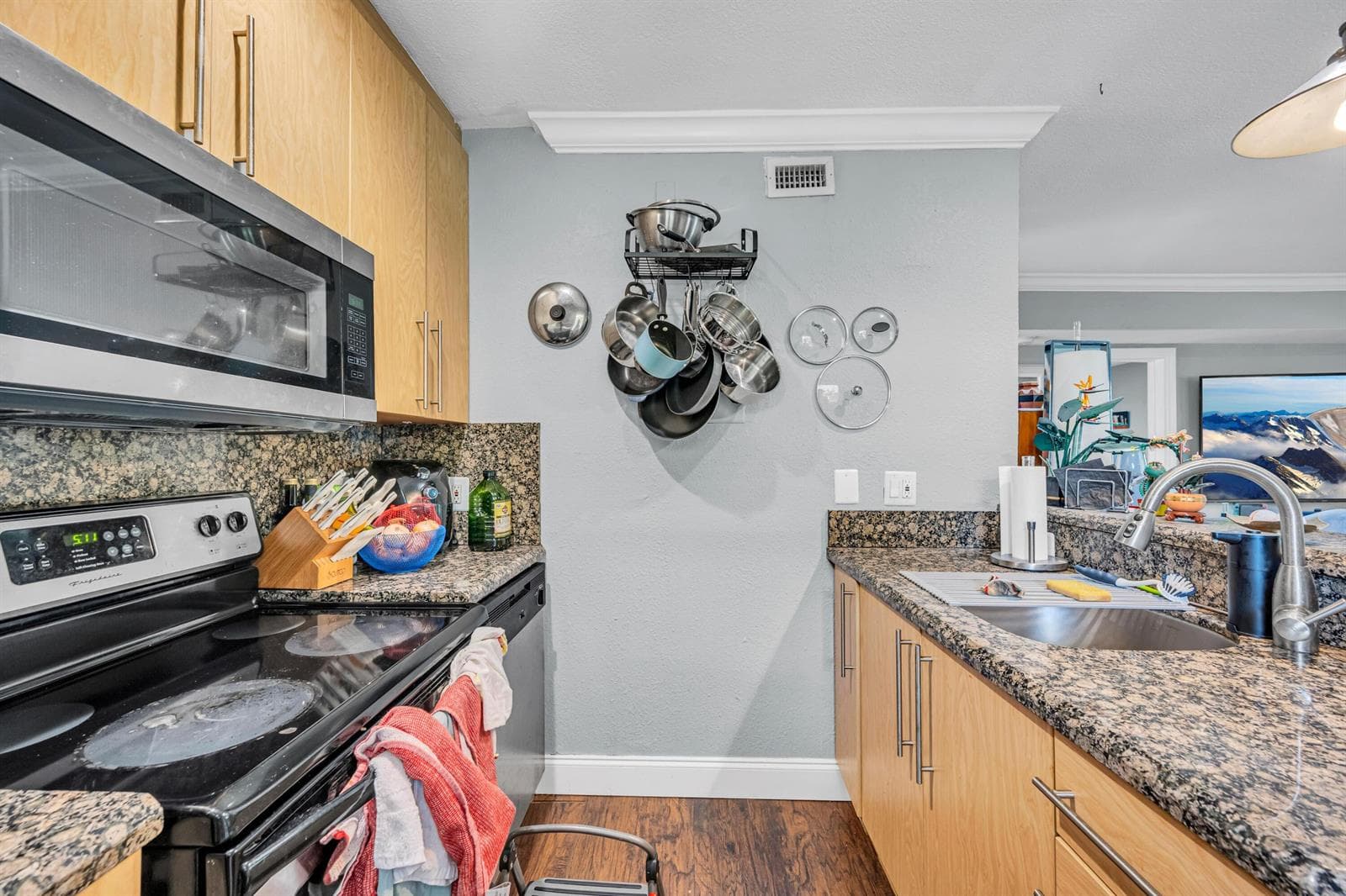 811 NE 14TH PL #10-8