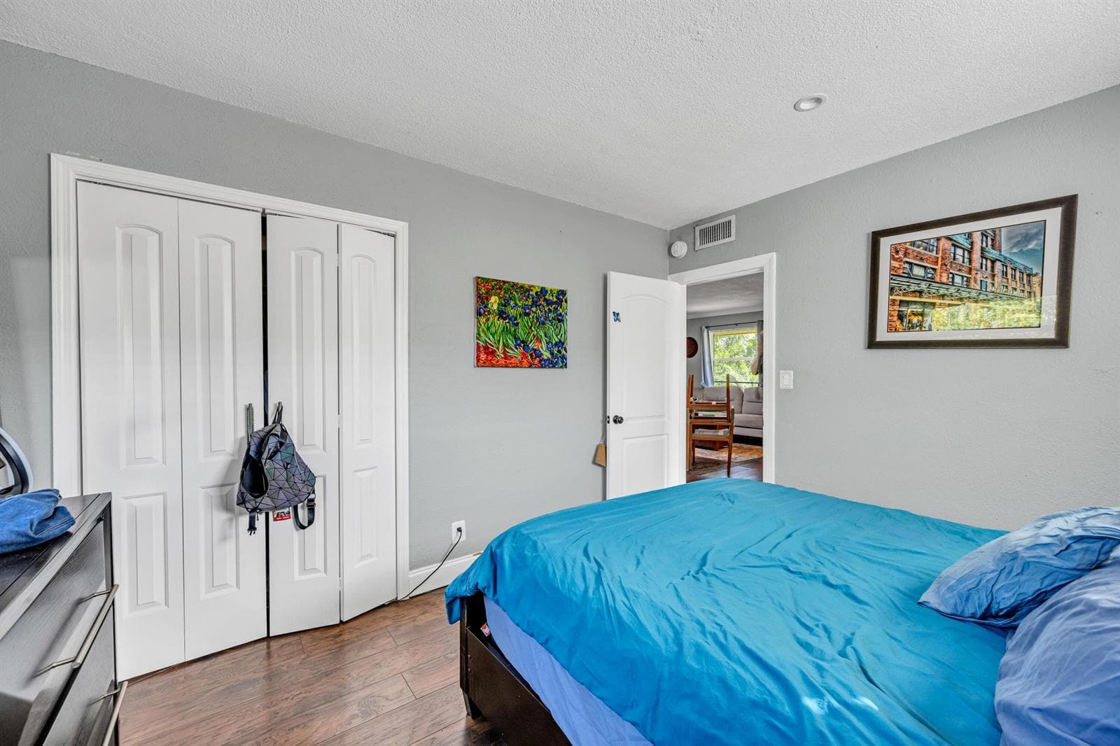 811 NE 14TH PL #10-11