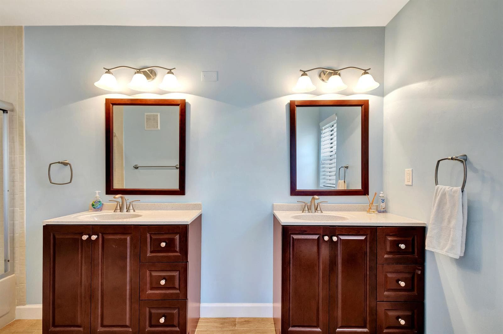Primary batroom