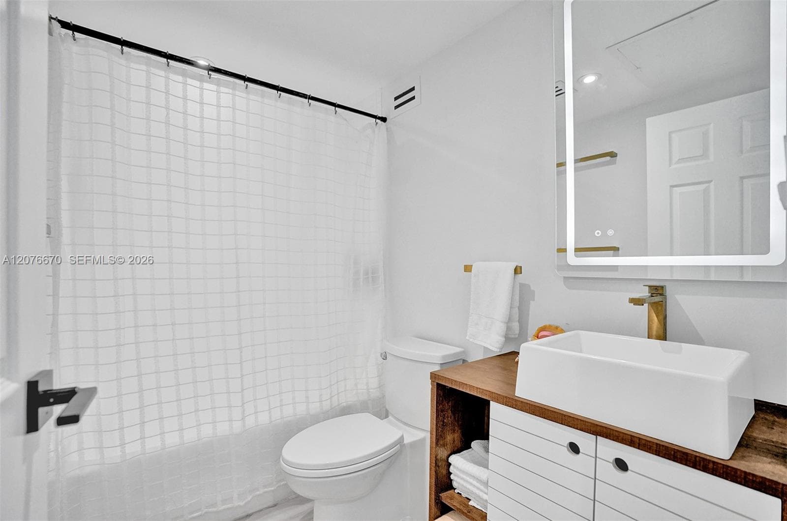 WAVE CONDO · #823 (Available now) in Hollywood - Photo 17