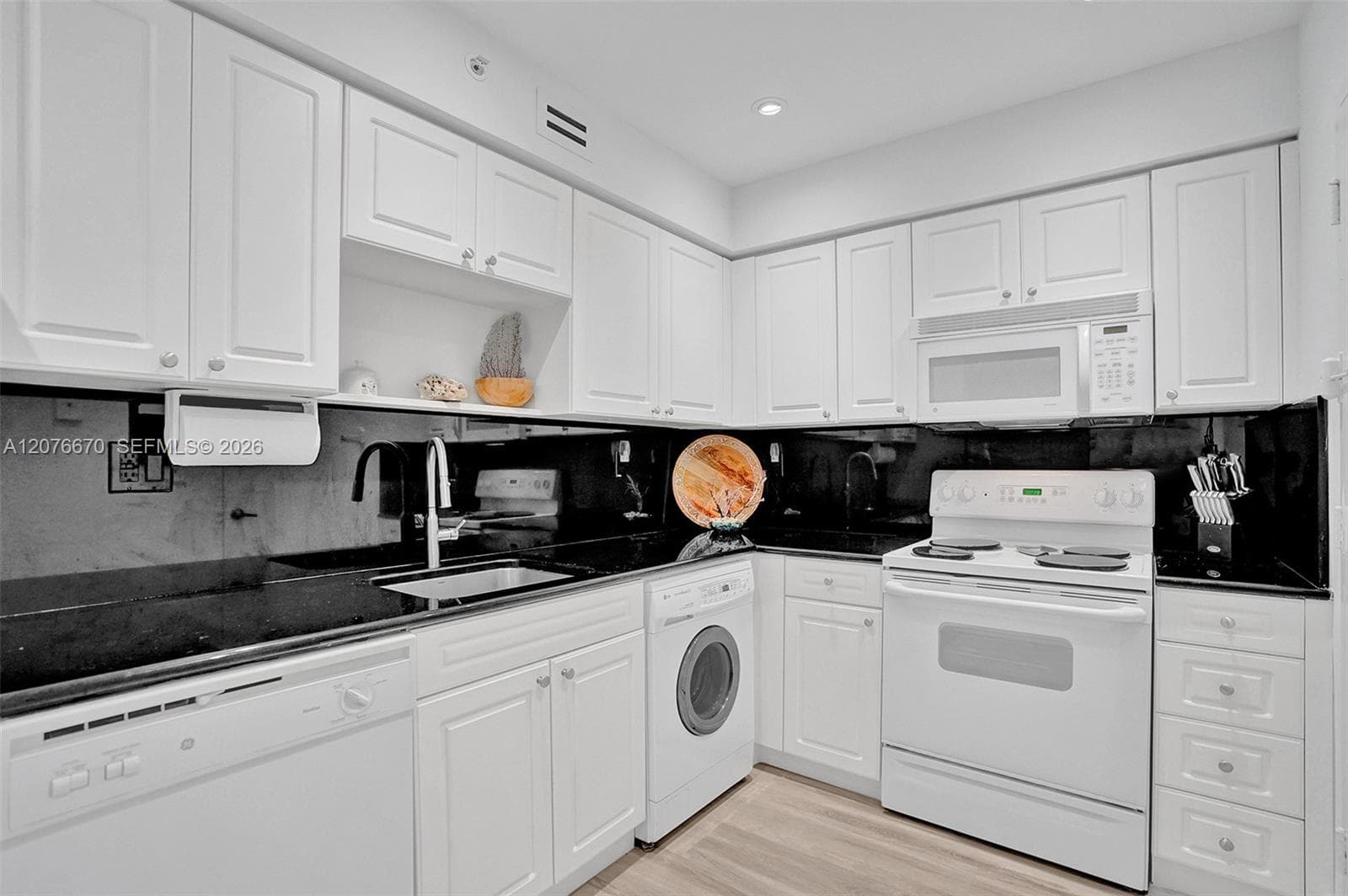 WAVE CONDO · #823 (Available now) in Hollywood - Photo 14