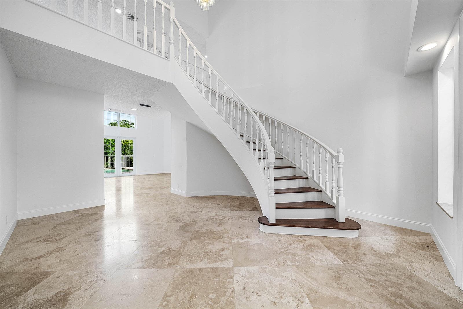 BEAUTIFUL STAIRCASE