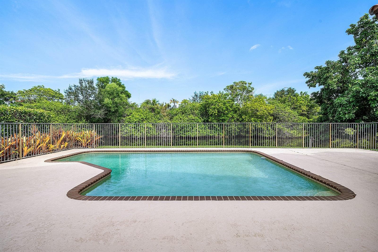 LAKEFRONT POOL AREA