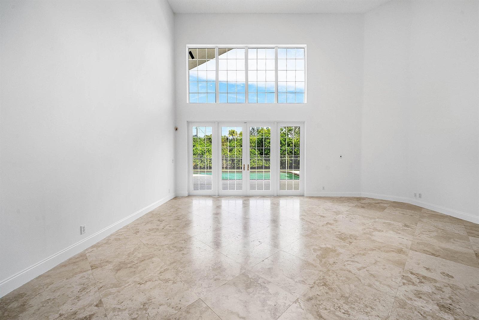 L. ROOM OFF ENTRYWAY
