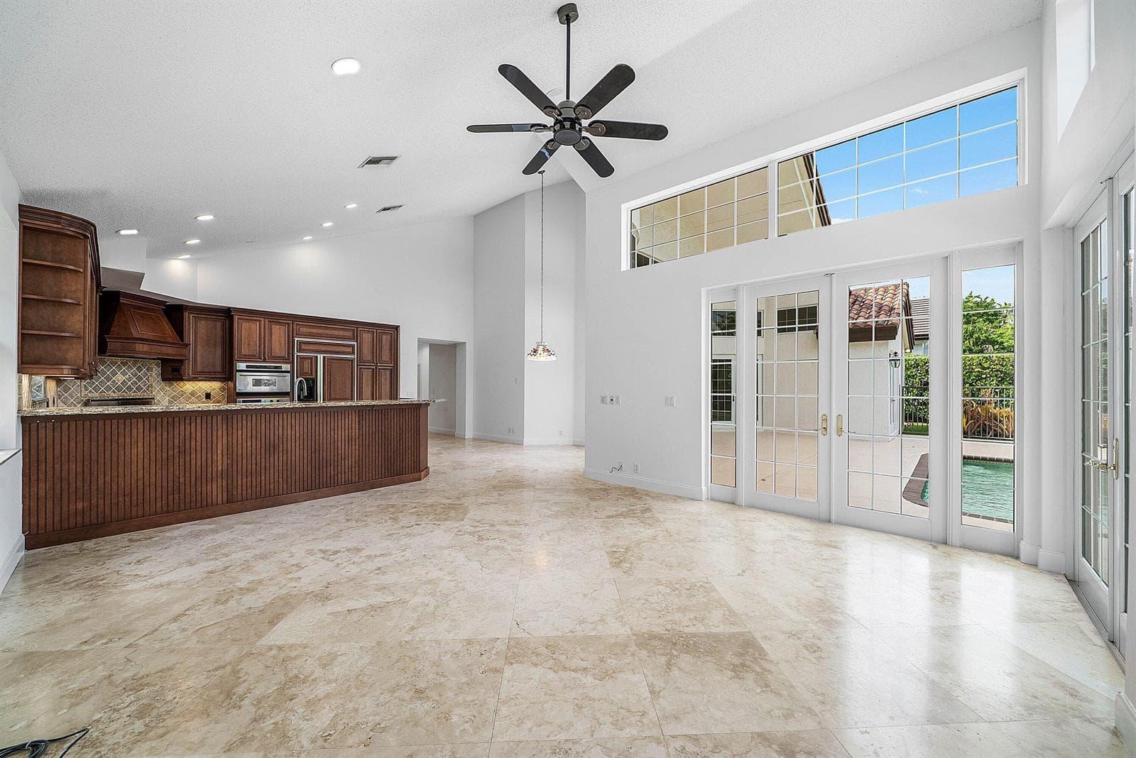 BRIGHT LIGHT HOME