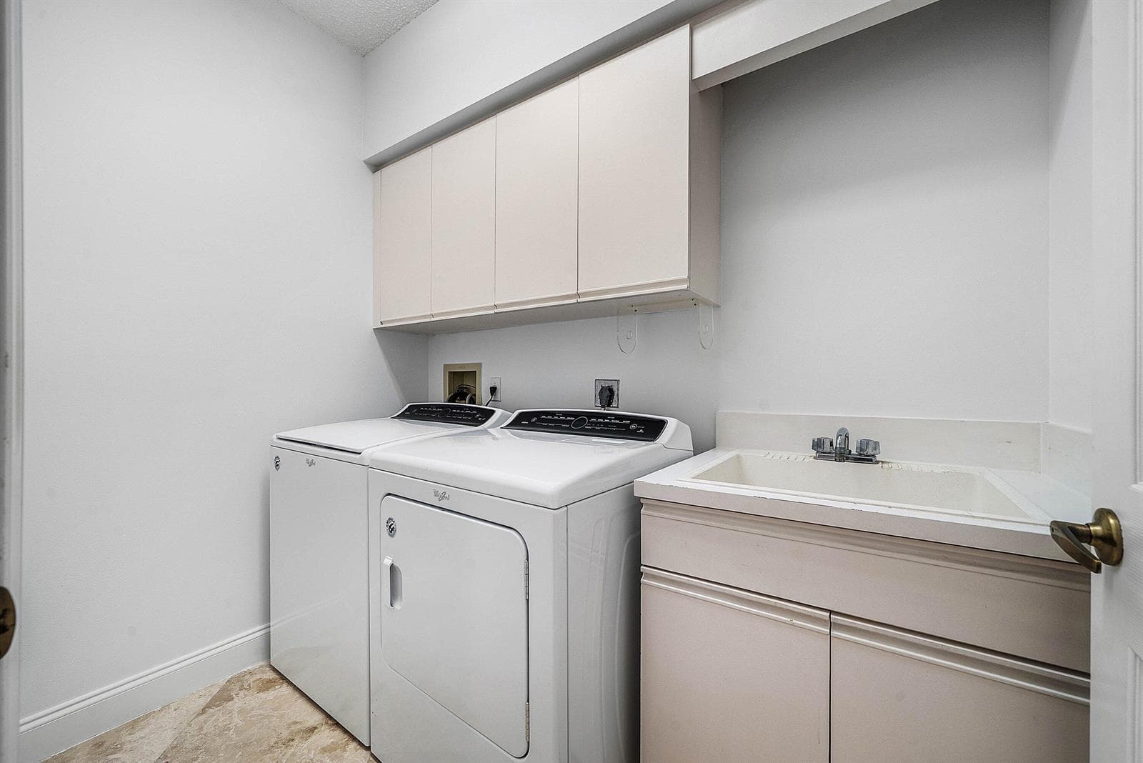 LAUNDRYRM.