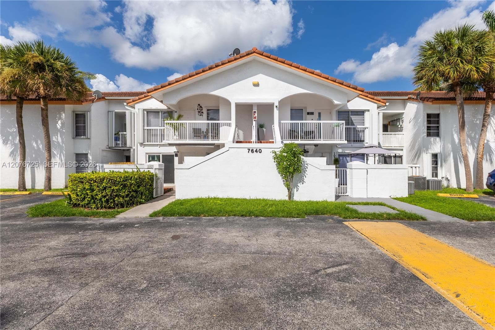 POINT LAKE CONDO II · #102 in Miami - Photo 2