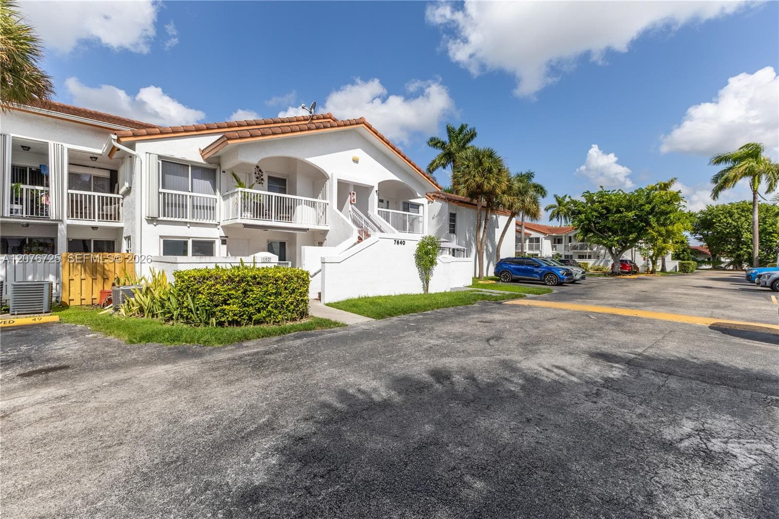 POINT LAKE CONDO II · #102 in Miami - Photo 3