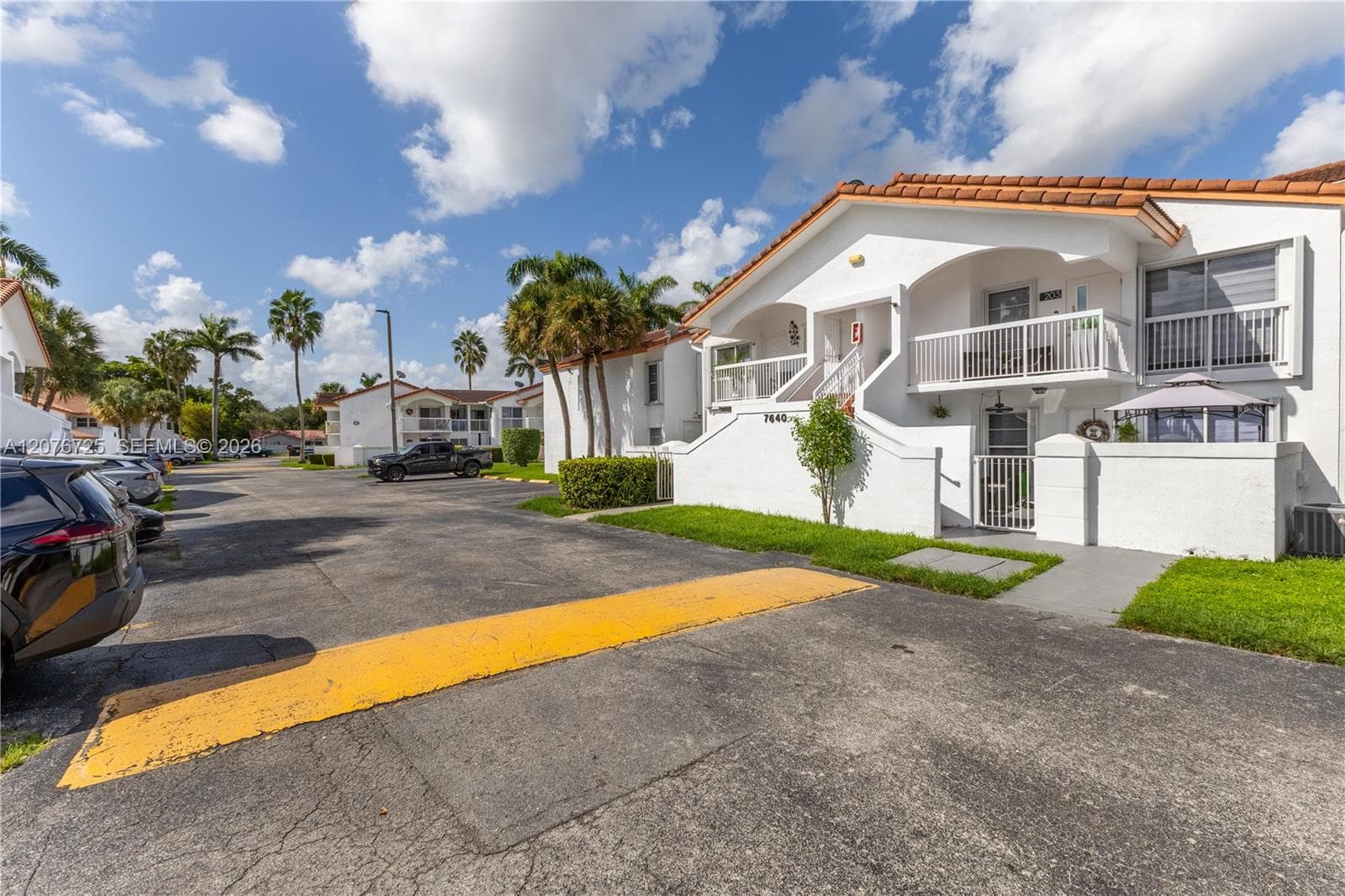 POINT LAKE CONDO II · #102 in Miami - Photo 4