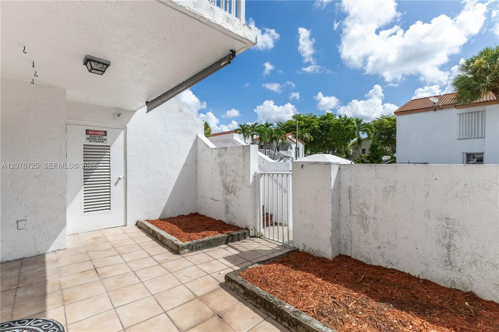 POINT LAKE CONDO II · #102 in Miami - Photo 8