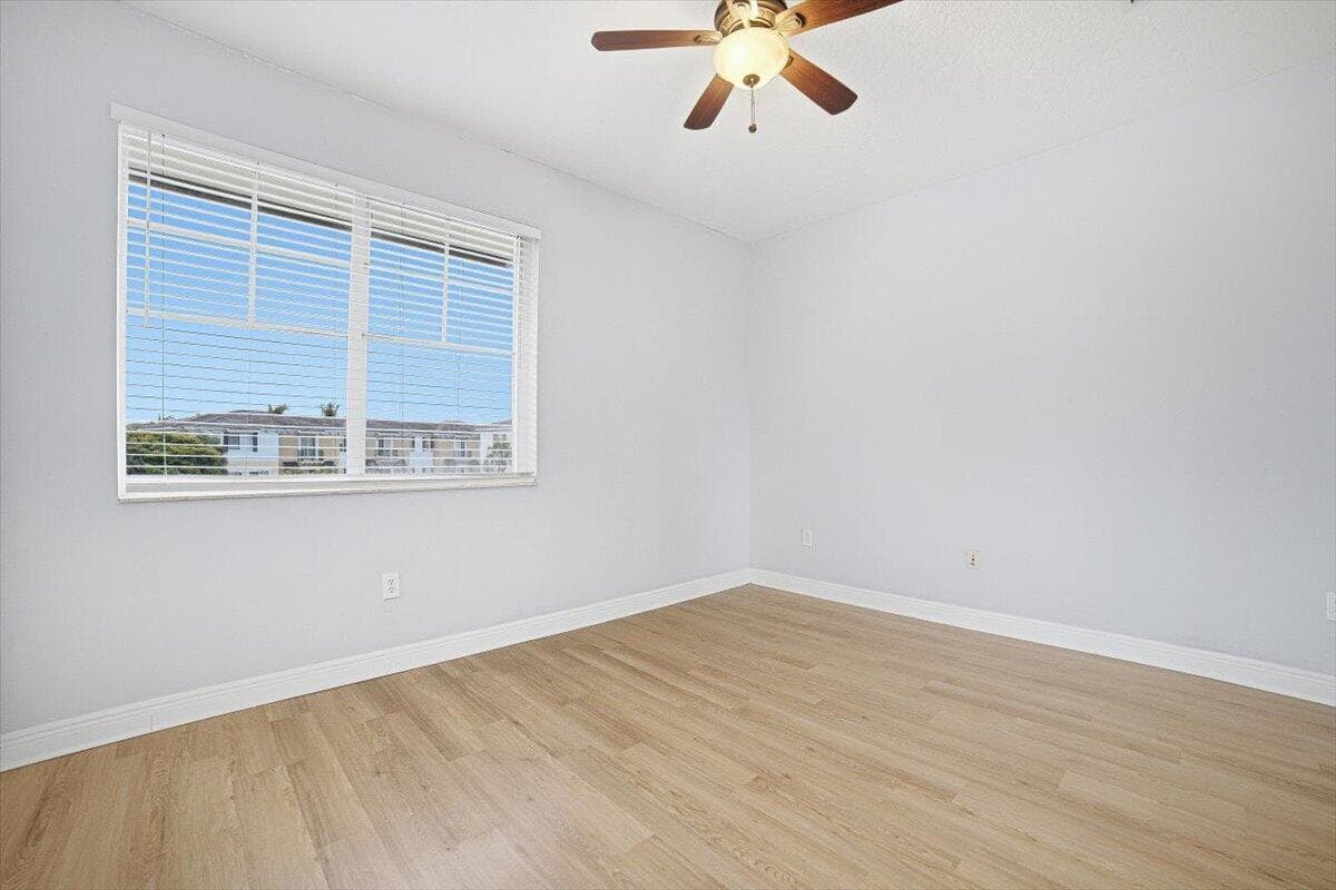 11-Bedroom2