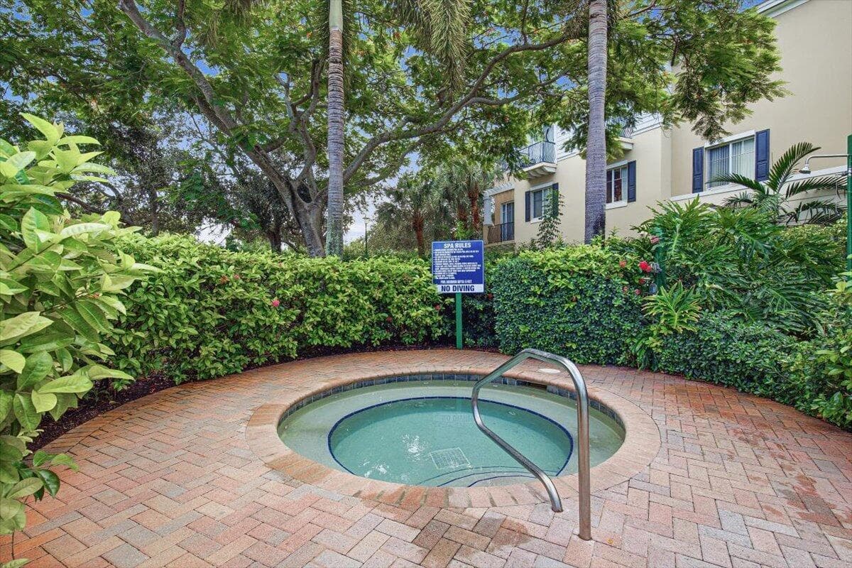 34-Pool-Hottub