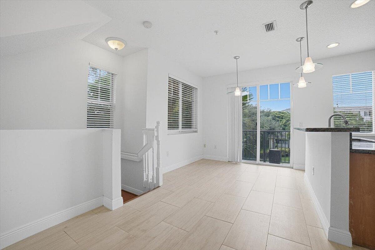 25-Kitchen-Dining Area
