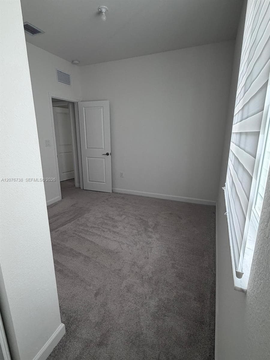 692 SE 13th Ct photo 8