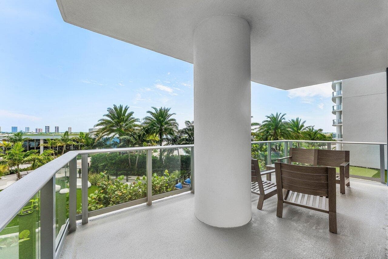032-220LakeShoreDrive-702-LakePark-FL-33
