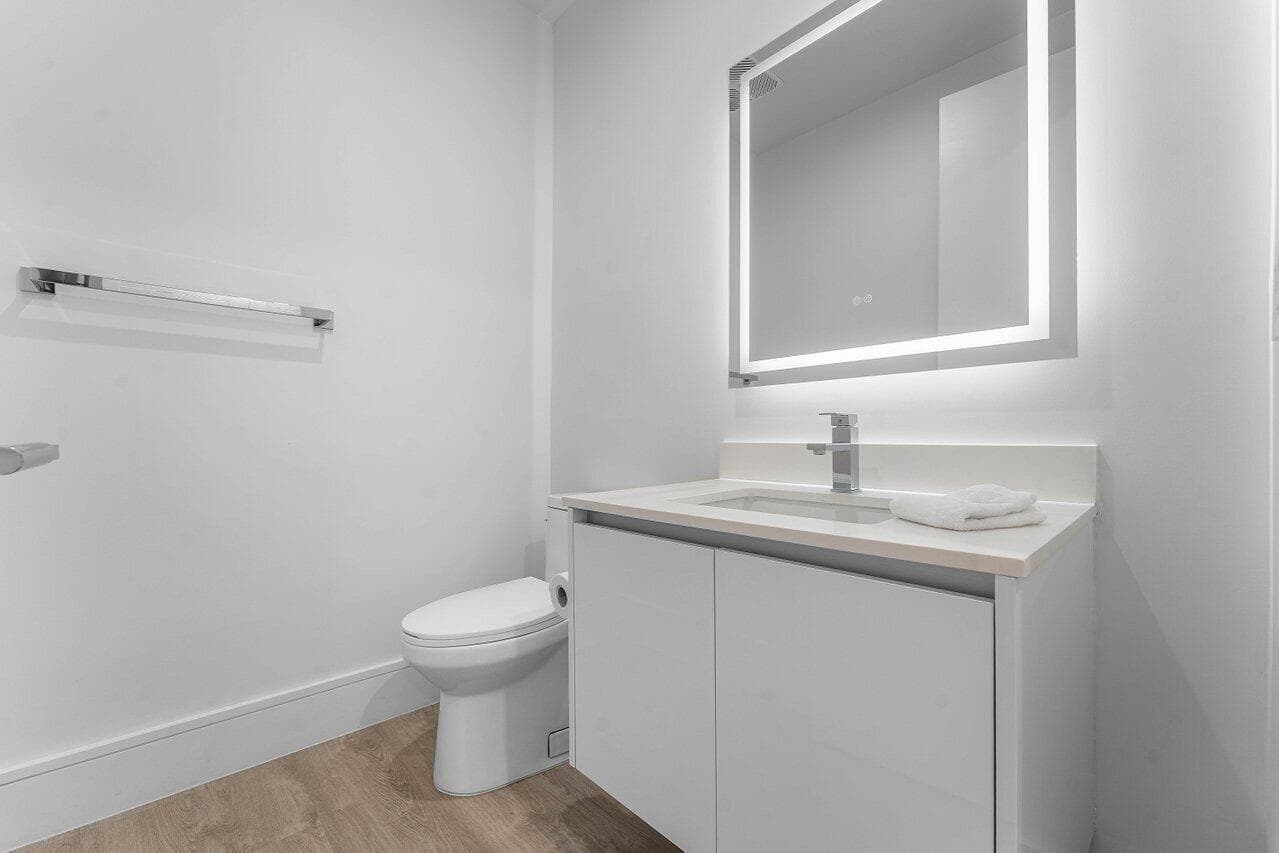 015-220LakeShoreDrive-702-LakePark-FL-33