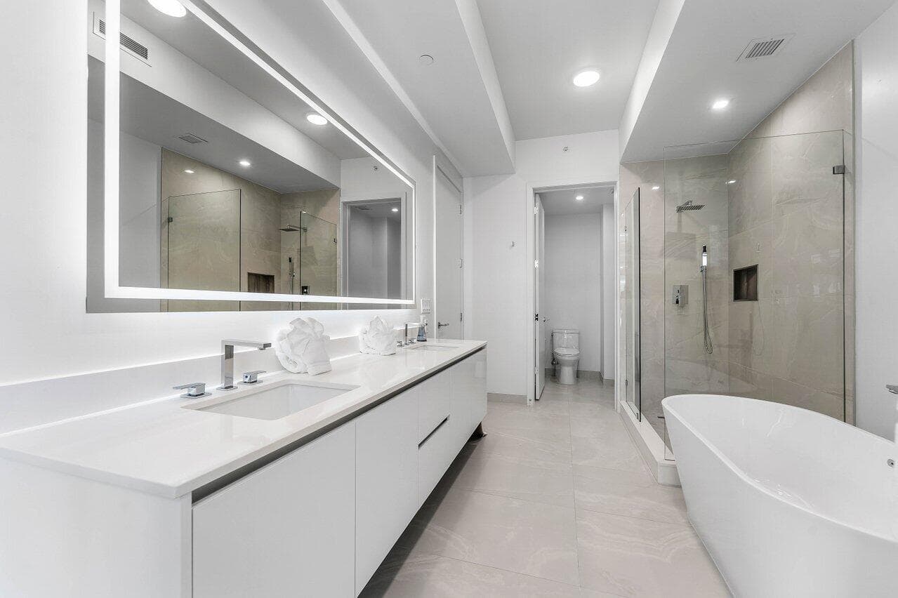 022-220LakeShoreDrive-702-LakePark-FL-33