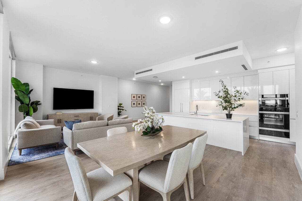 010-220LakeShoreDrive-702-LakePark-FL-33