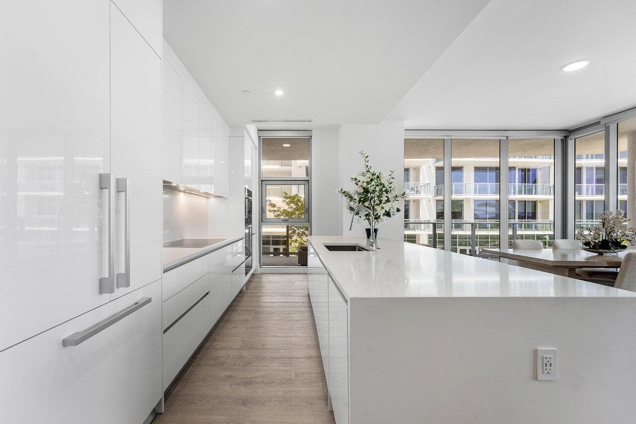 014-220LakeShoreDrive-702-LakePark-FL-33