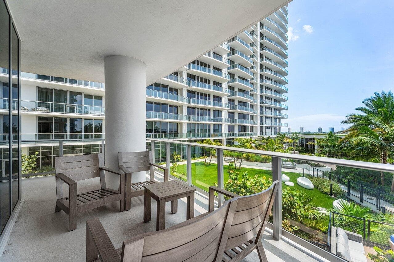 031-220LakeShoreDrive-702-LakePark-FL-33