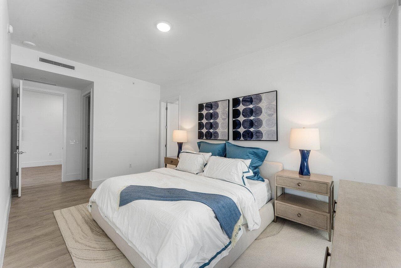 018-220LakeShoreDrive-702-LakePark-FL-33