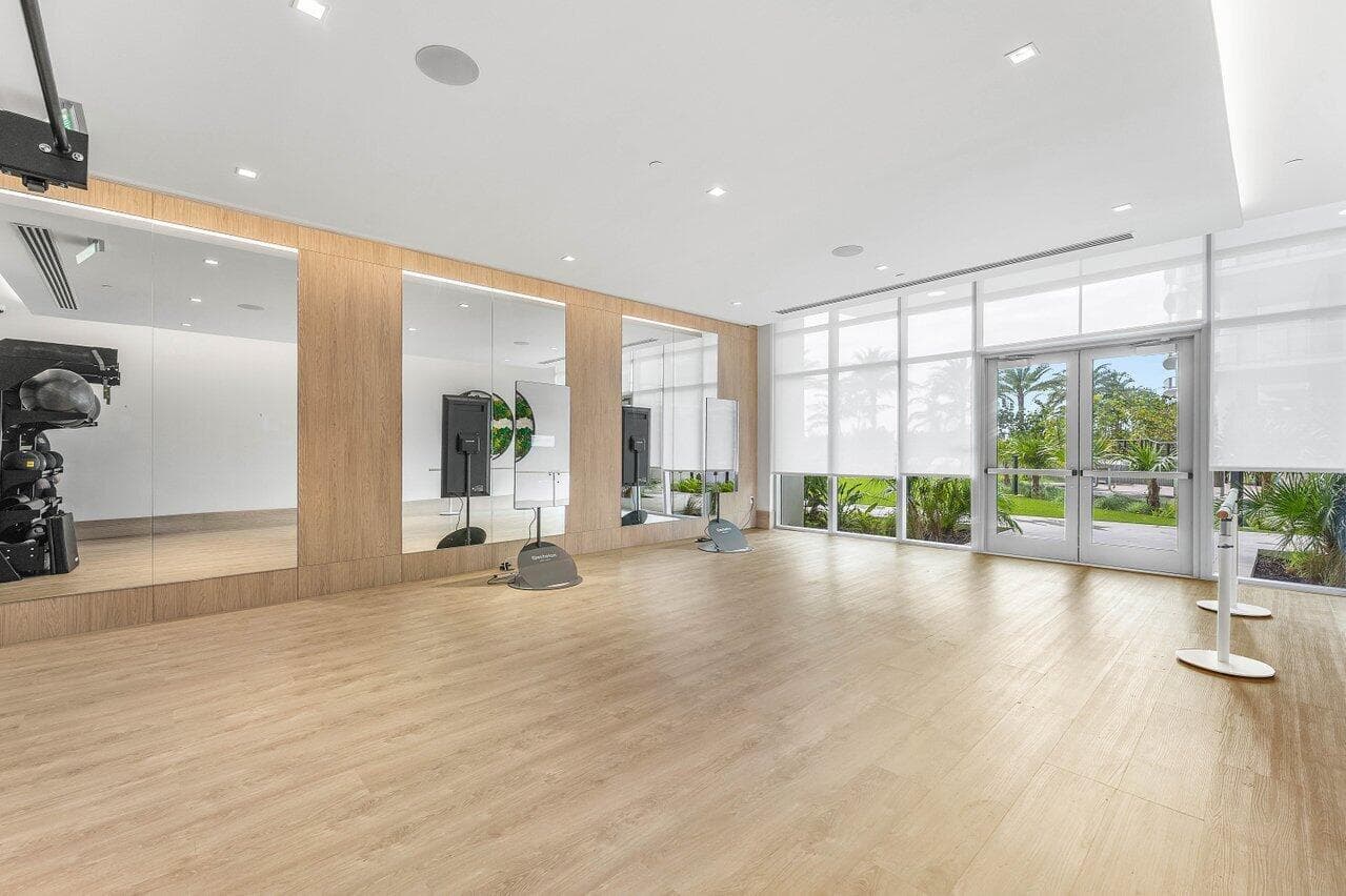 040-220LakeShoreDrive-702-LakePark-FL-33