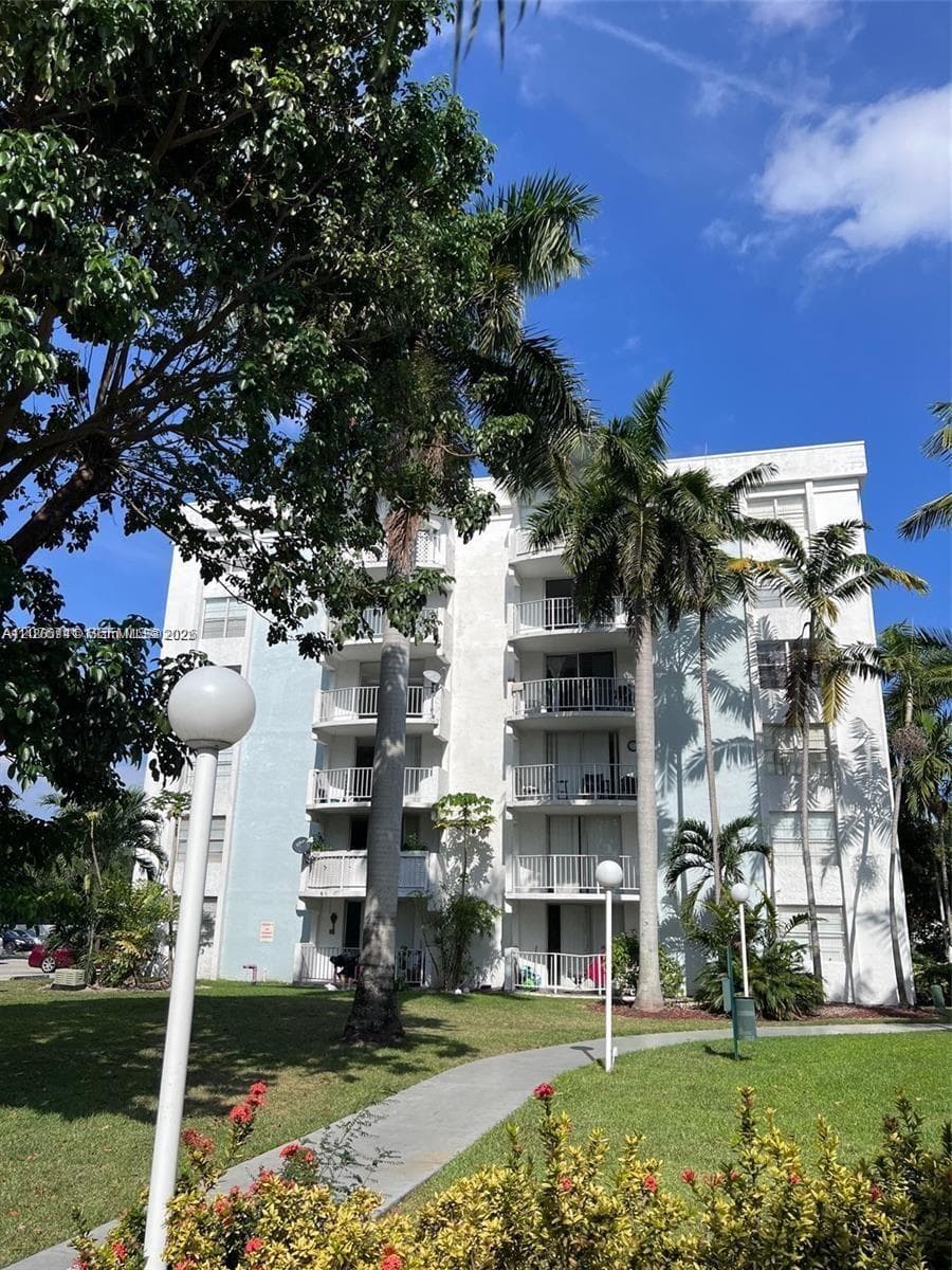 MONTECARLO CONDO · #D-310 in Miami - Photo 15