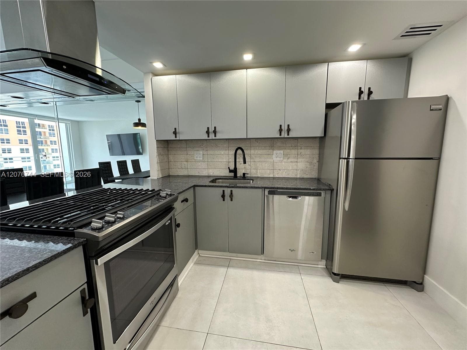 PARKER PLAZA CONDO ESTATE · #1611 in Hallandale Beach - Photo 3