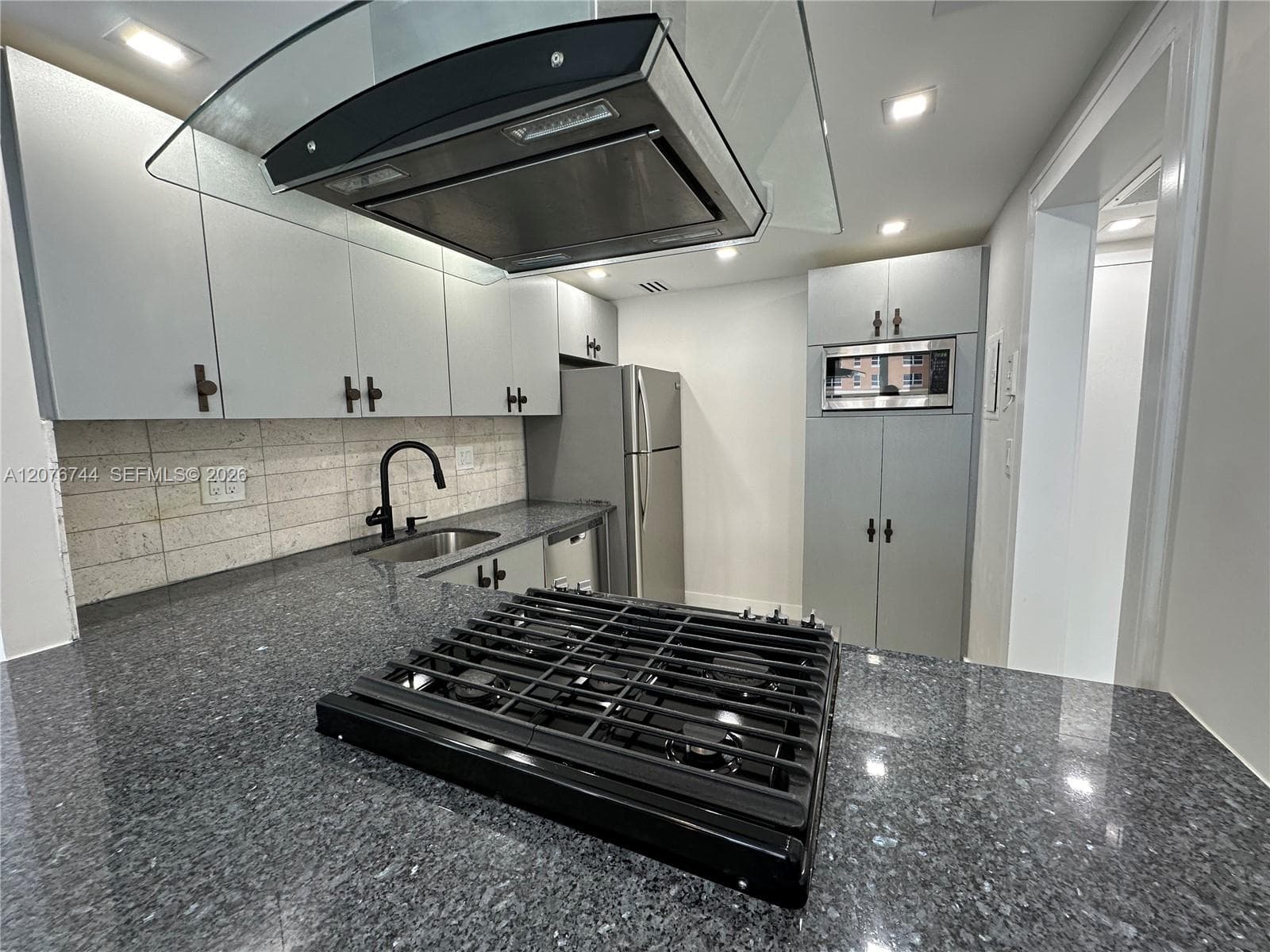PARKER PLAZA CONDO ESTATE · #1611 in Hallandale Beach - Photo 4