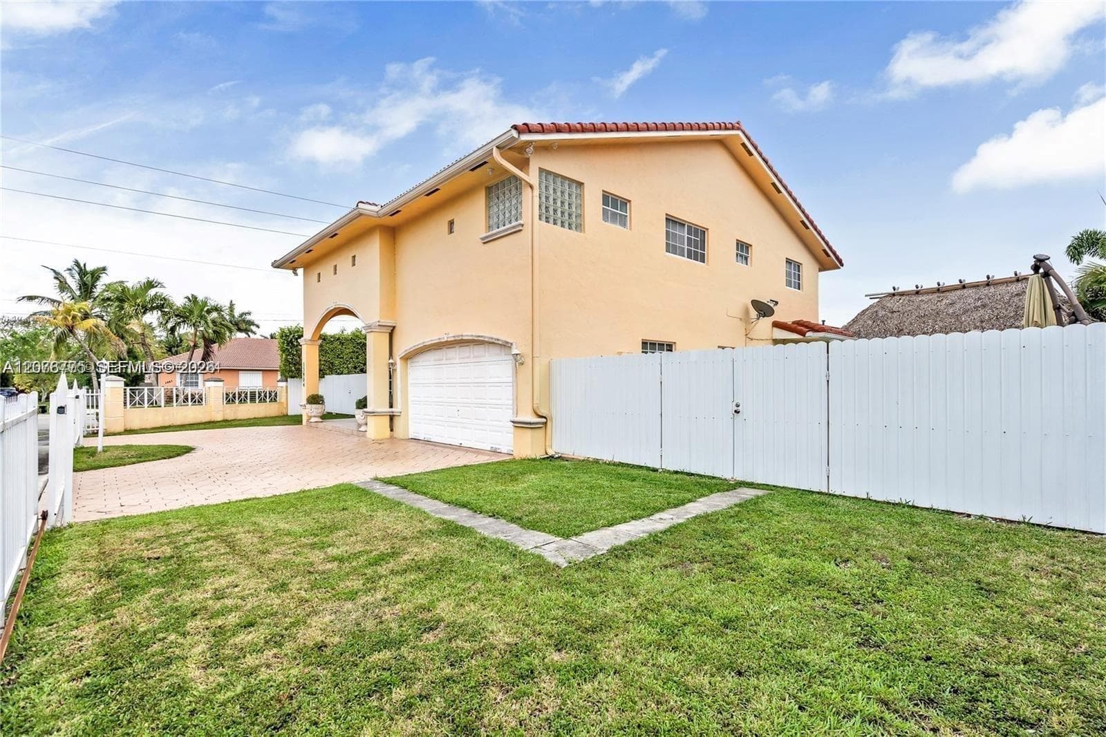 13904 SW 18th Ter photo 2