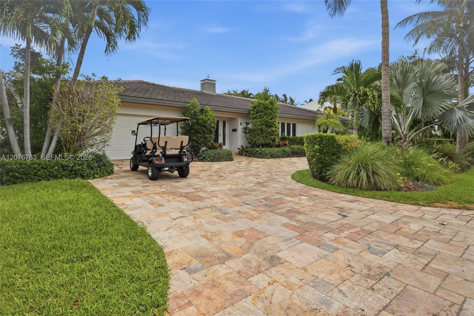 571 S Mashta Dr photo 2