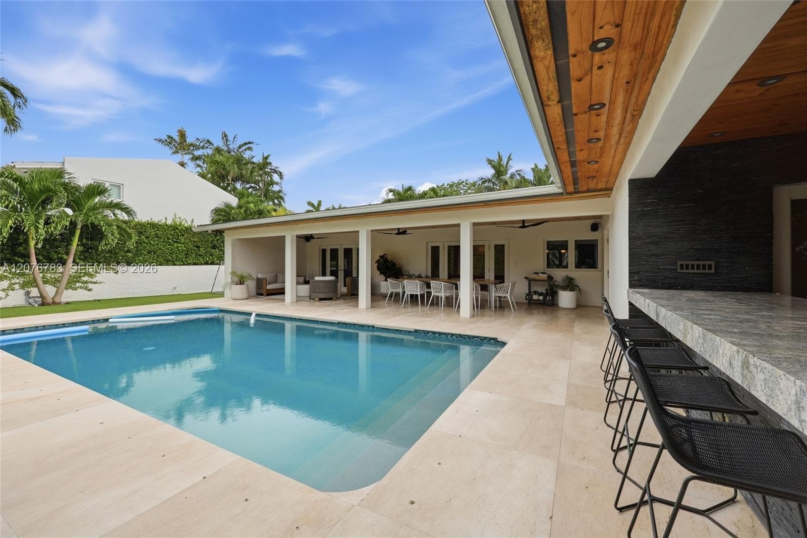 571 S Mashta Dr photo 3