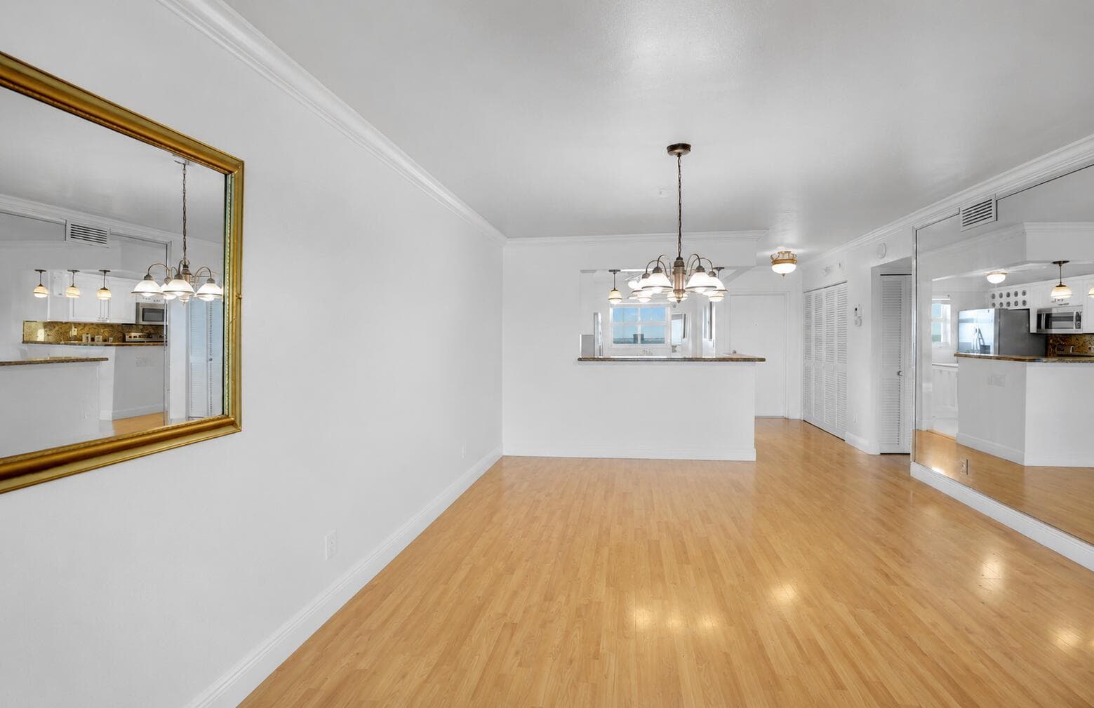 Livingroom to kitchen