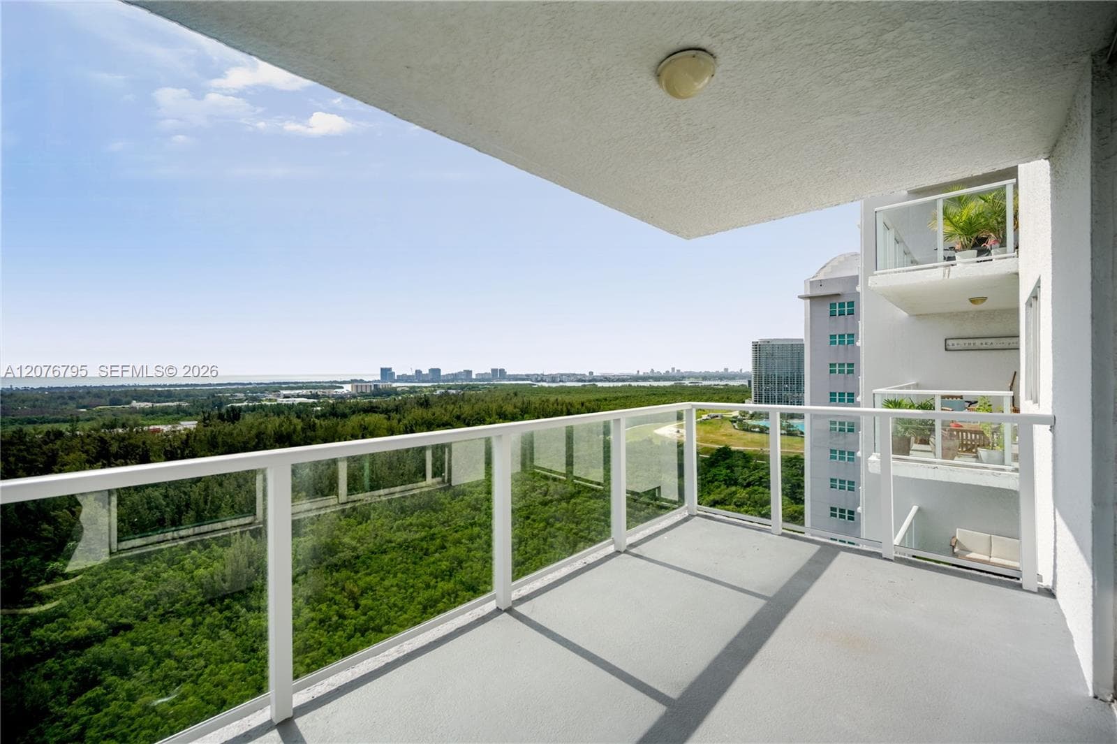 THE OAKS I CONDO · #2403 in North Miami - Photo 2