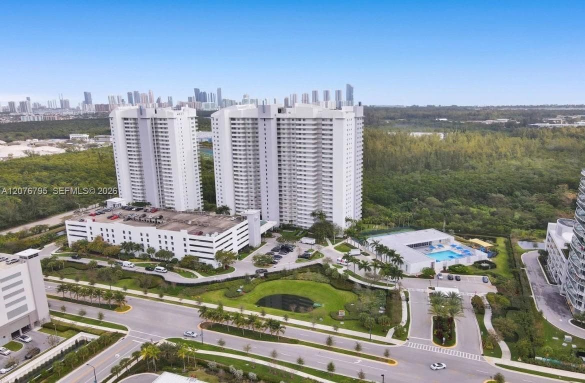 THE OAKS I CONDO · #2403 in North Miami - Photo 1