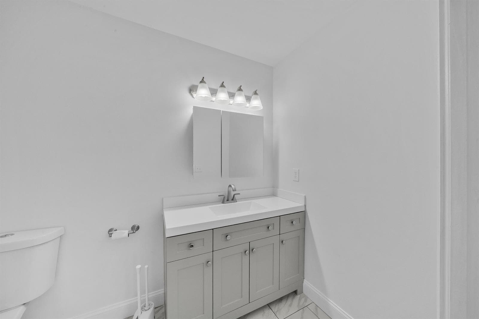 11 Primary Bathroom (2)