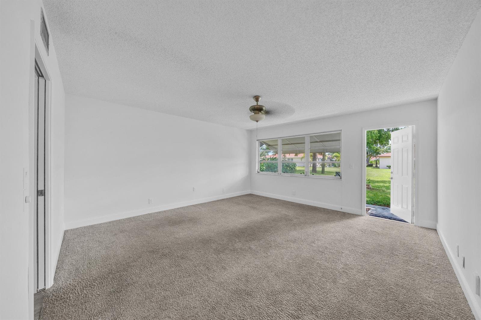 13 Primary Bedroom