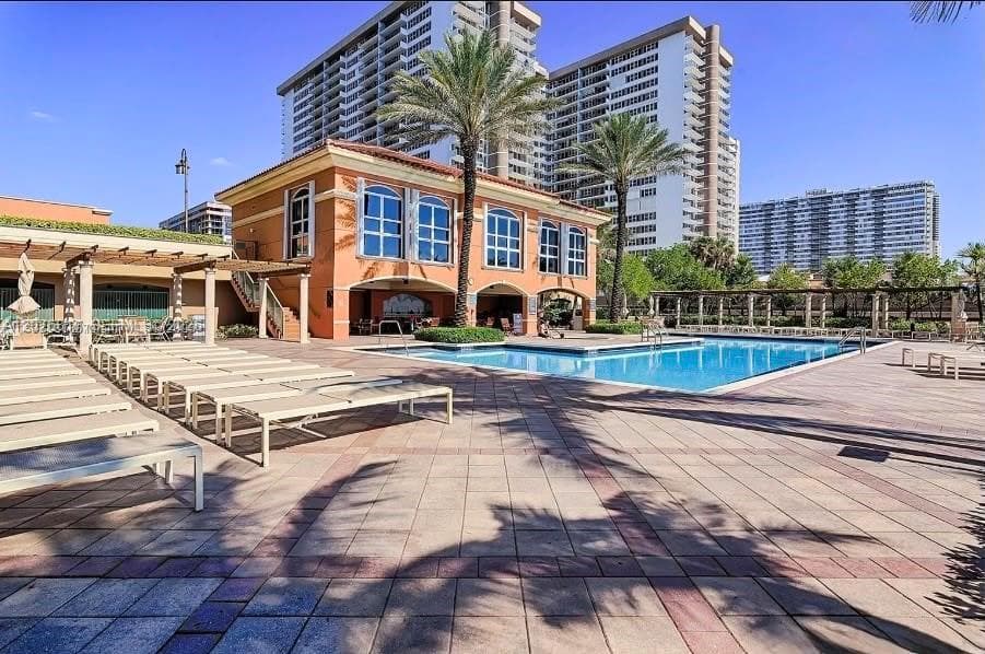 2080 OCEAN DRIVE CONDO · #1611 in Hallandale Beach - Photo 3