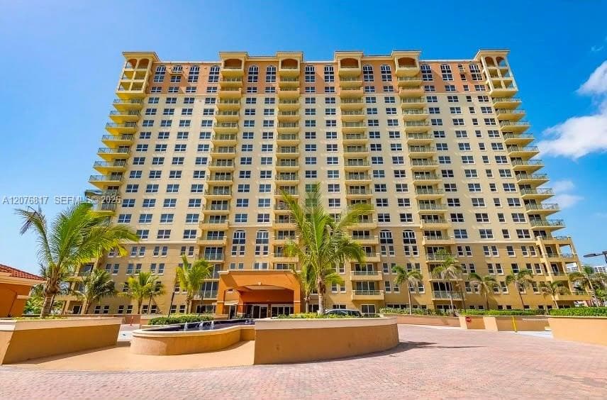 2080 OCEAN DRIVE CONDO · #1611 in Hallandale Beach - Photo 1