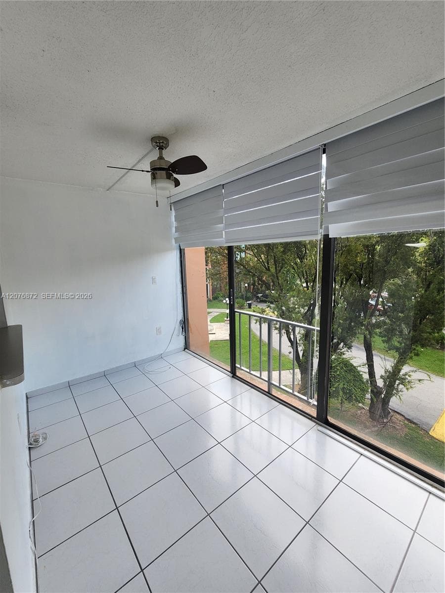 Balcony/Breakfast Nook