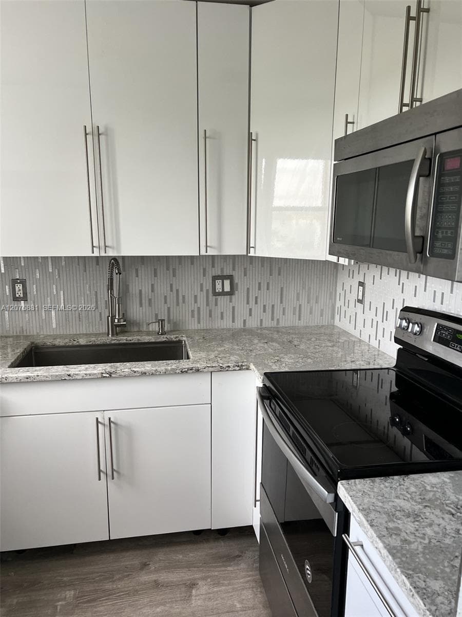 CRYSTAL LAKE 941 CONDO · #305 in Deerfield Beach - Photo 2