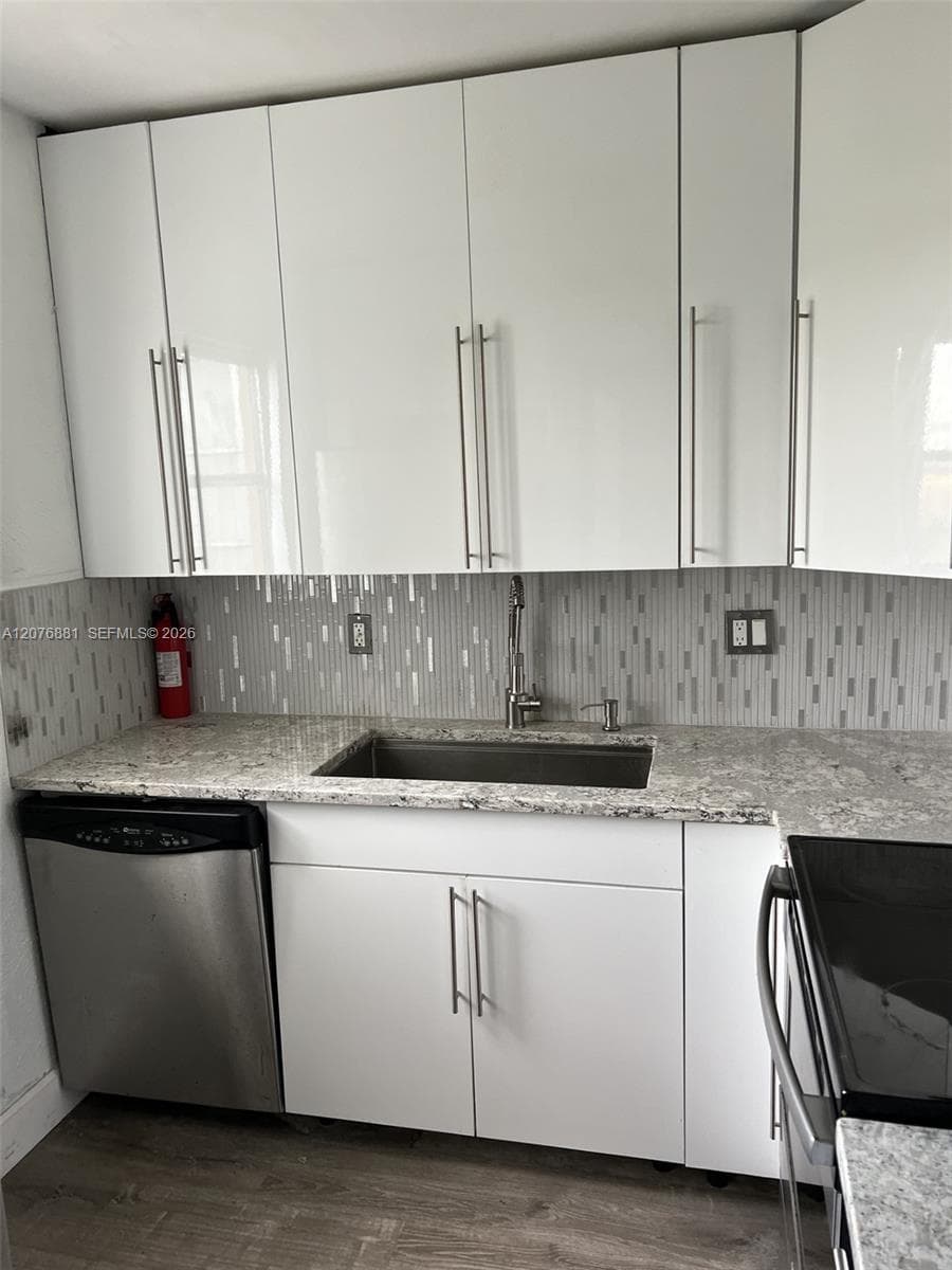 CRYSTAL LAKE 941 CONDO · #305 in Deerfield Beach - Photo 3
