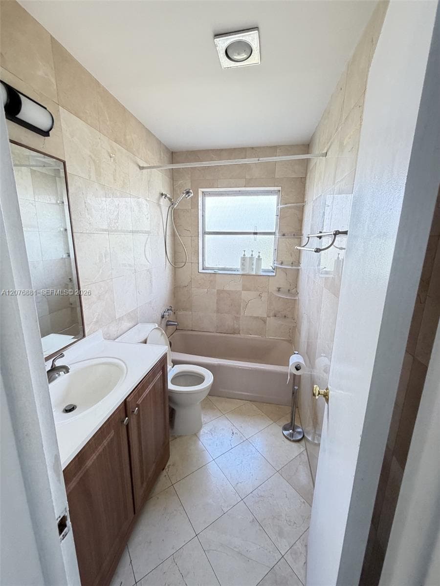 CRYSTAL LAKE 941 CONDO · #305 in Deerfield Beach - Photo 8