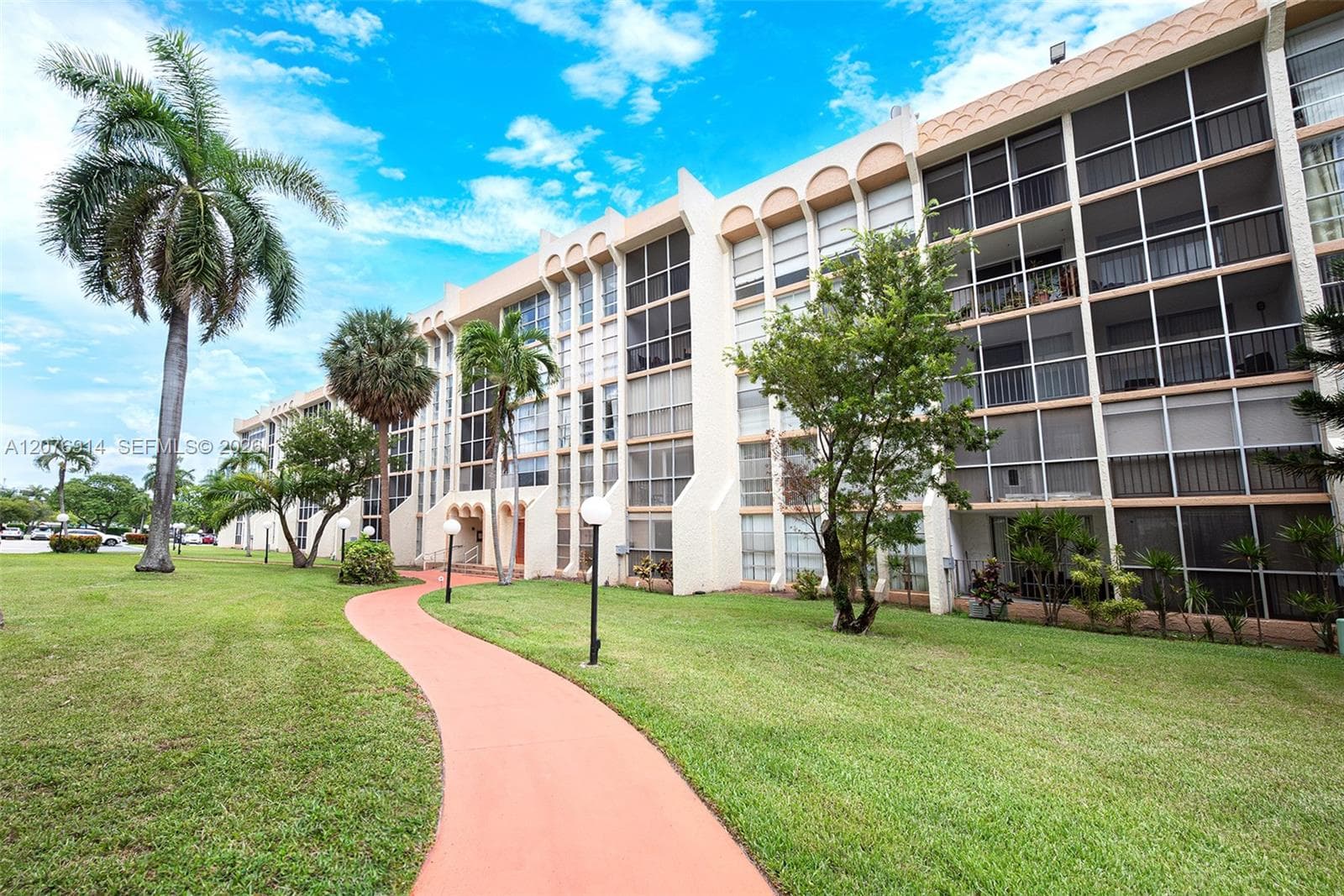 DESOTO PARK CONDO · #103 in Hallandale Beach - Photo 6