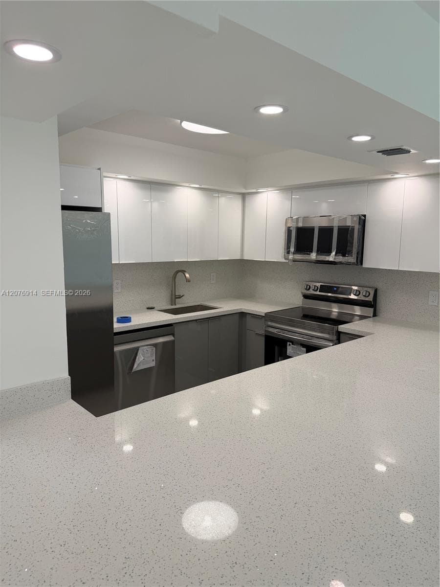 DESOTO PARK CONDO · #103 in Hallandale Beach - Photo 32