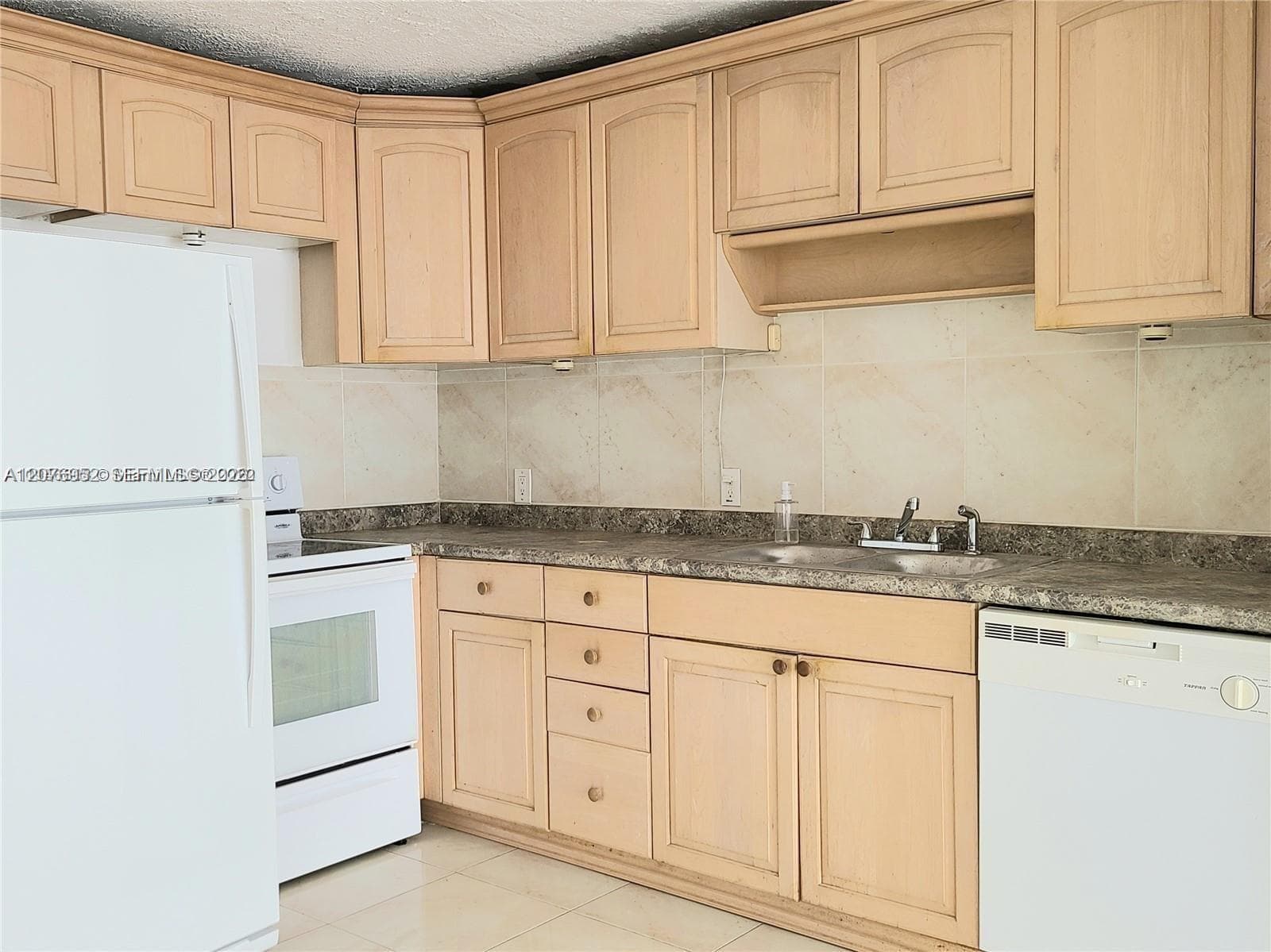 BAYVIEW TERR CONDO · #1006 in Miami Beach - Photo 5