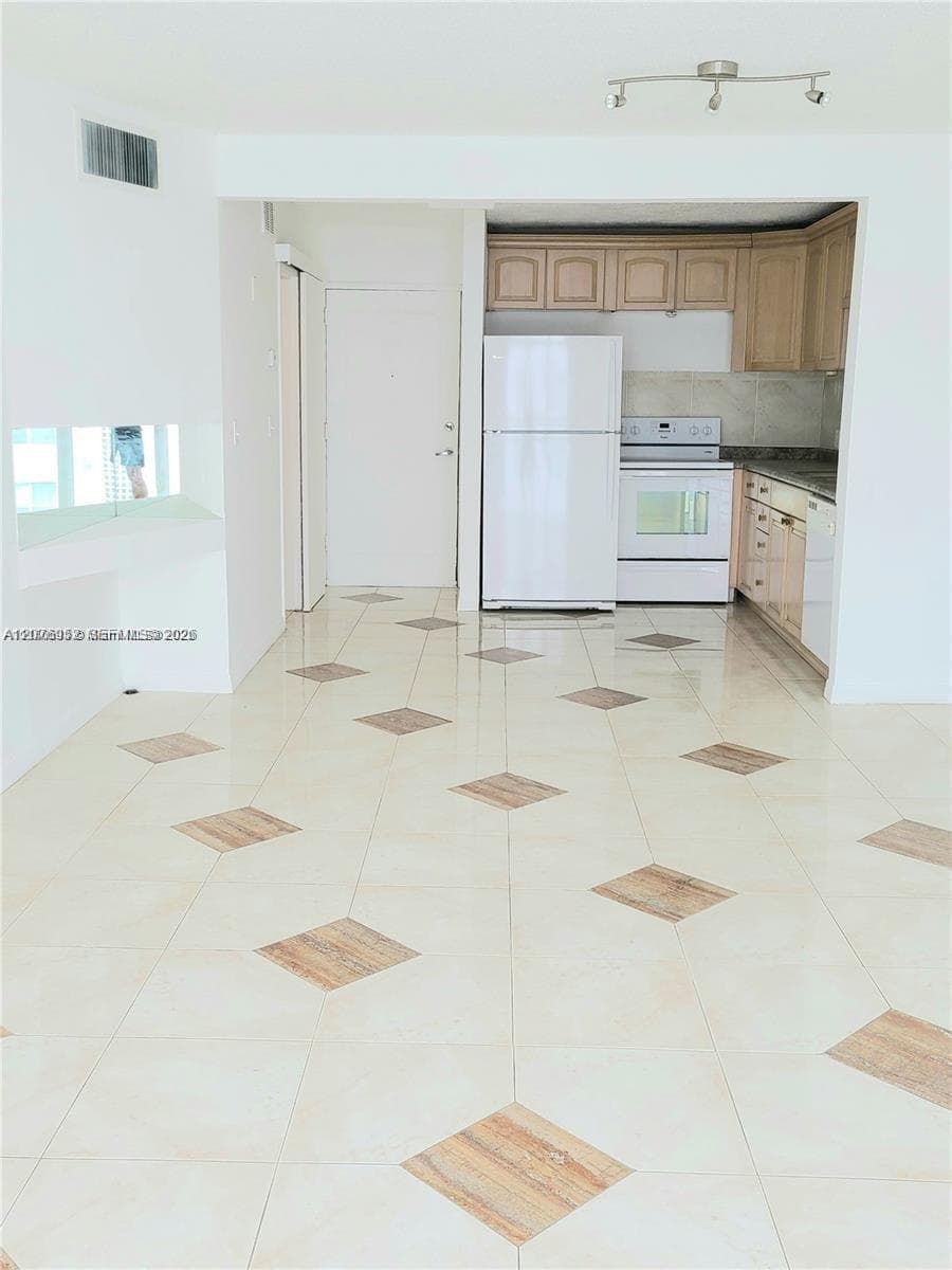 BAYVIEW TERR CONDO · #1006 in Miami Beach - Photo 4