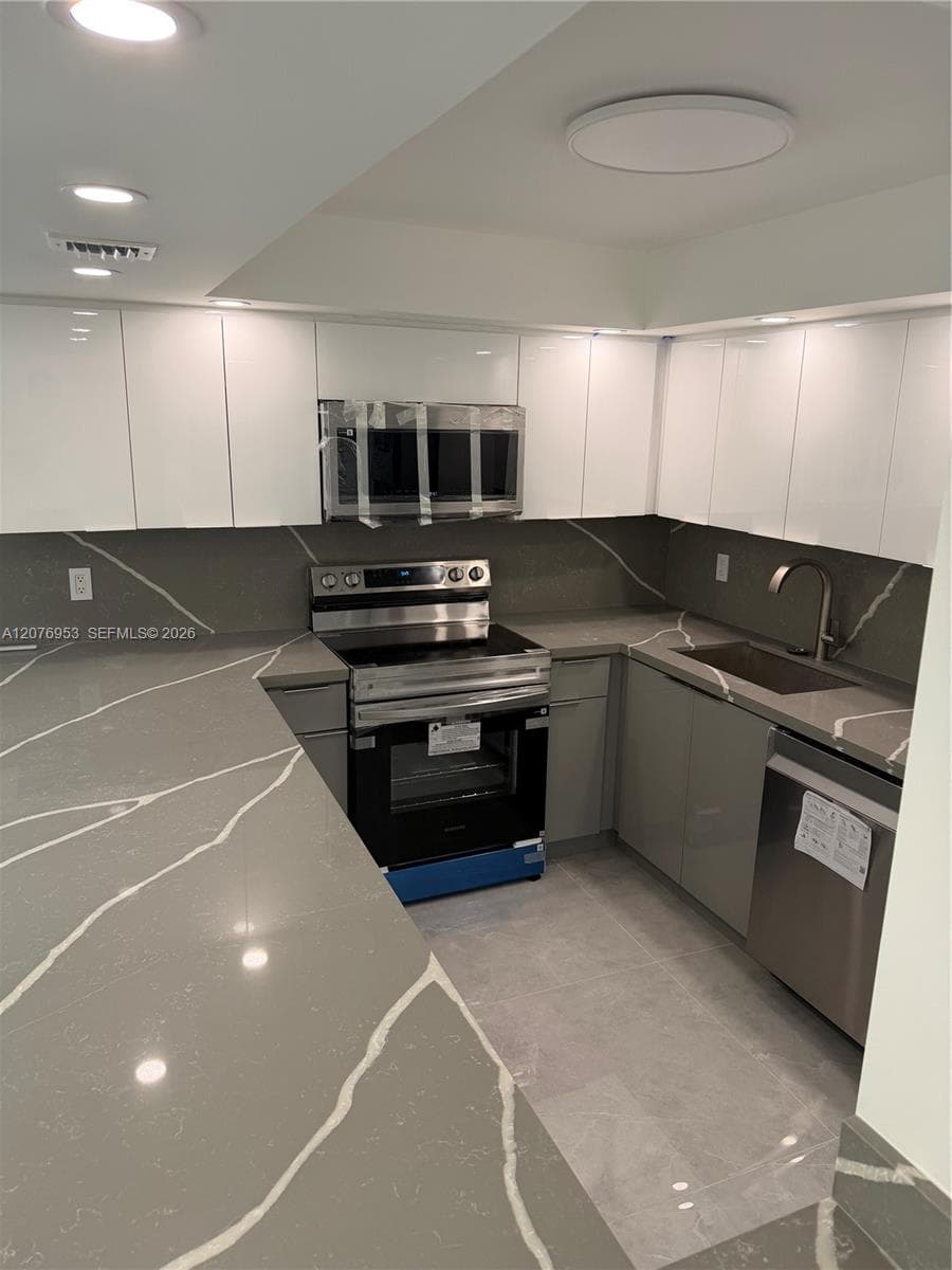 DESOTO PARK CONDO · #102 in Hallandale Beach - Photo 32